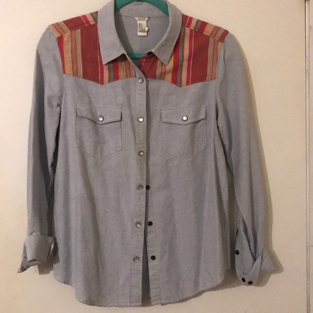 Pearl snap button up
